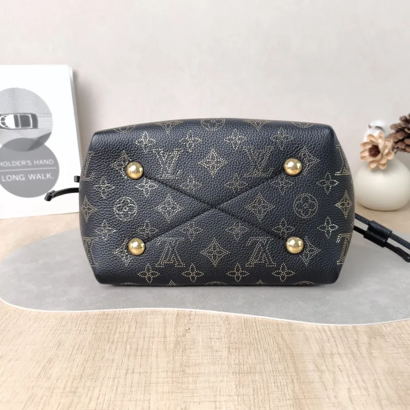Louis Vuitton Crossbody Bag BELLA Black Calfskin One Size22 × 14 × 19 cm — cover view 4 of 5