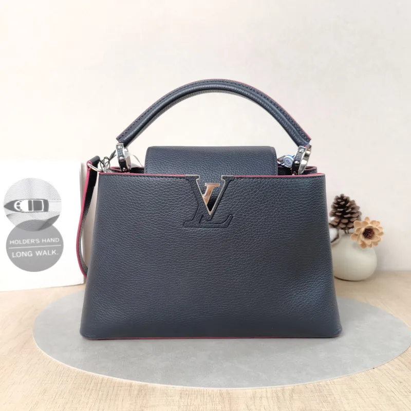 Louis Vuitton Top Handle Bag Capucines Black Calfskin Medium31.5 × 11 × 20 cm
