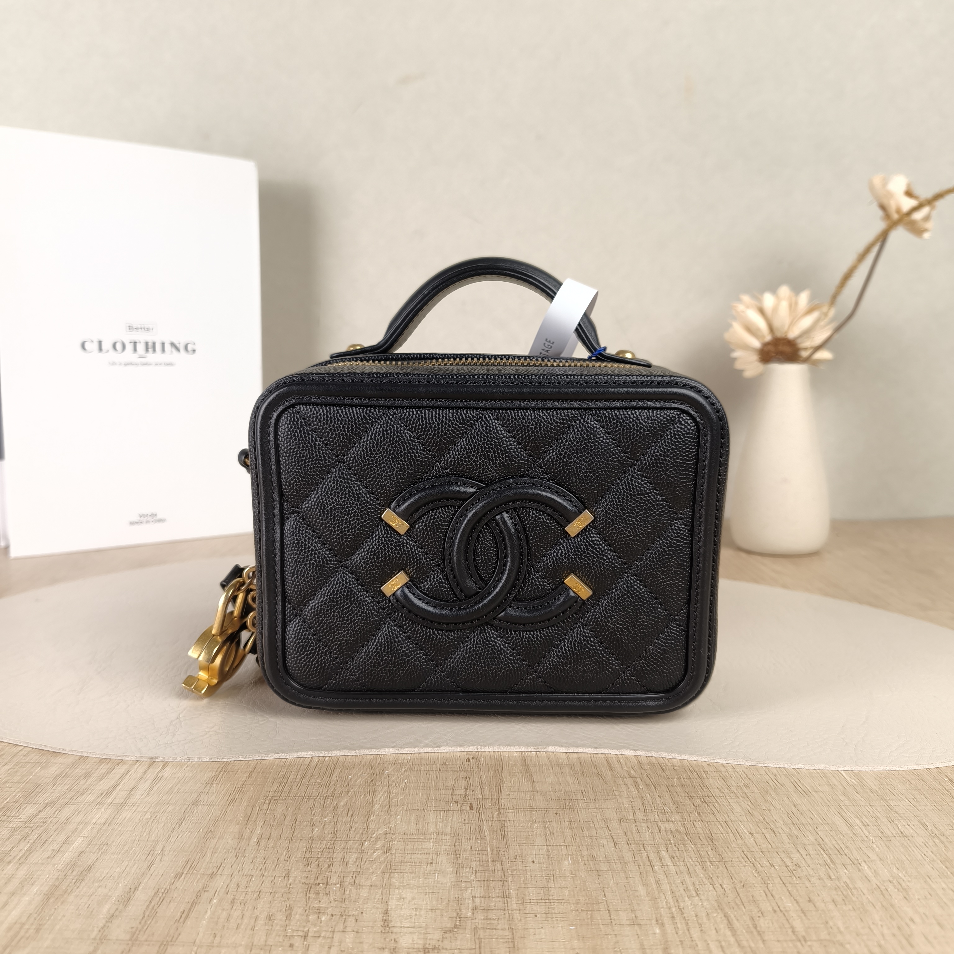 Chanel Crossbody Bag CC Filigree Vanity Cosmetic Bag Black Grained Calfskin Small16 × 7 × 12 cm