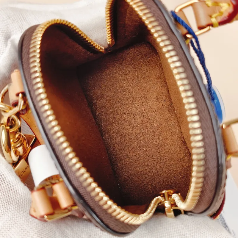 Louis Vuitton Key Ring alma Key Ring Monogram PVC One Size 8 × 4 × 6 cm — cover view 4 of 9