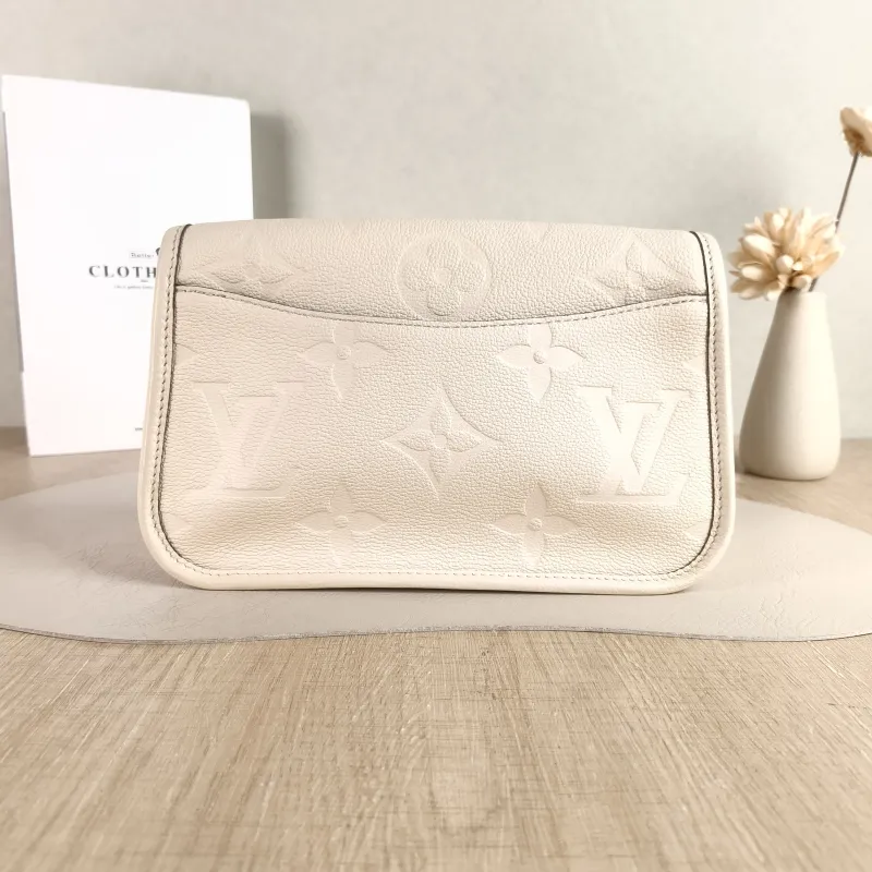 Louis Vuitton Crossbody Bag Diane Baguette Bag White Monogram Empreinte Embossed Calfskin Small 24 × 9 × 15 cm — cover view 2 of 5