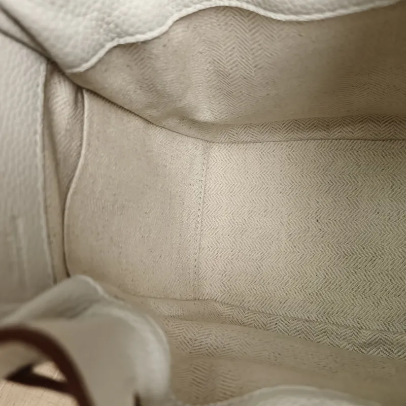 LOEWE Crossbody Bag Hammock White Calfskinmini17 × 11 × 19.5 cm — detail view 7 of 10