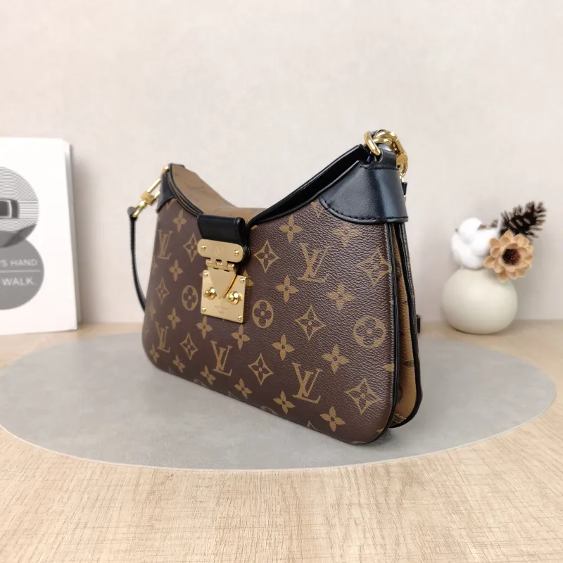 Louis Vuitton Crossbody Bag Twinny Monogram PVC One Size29 × 9 × 19 cm — cover view 4 of 5