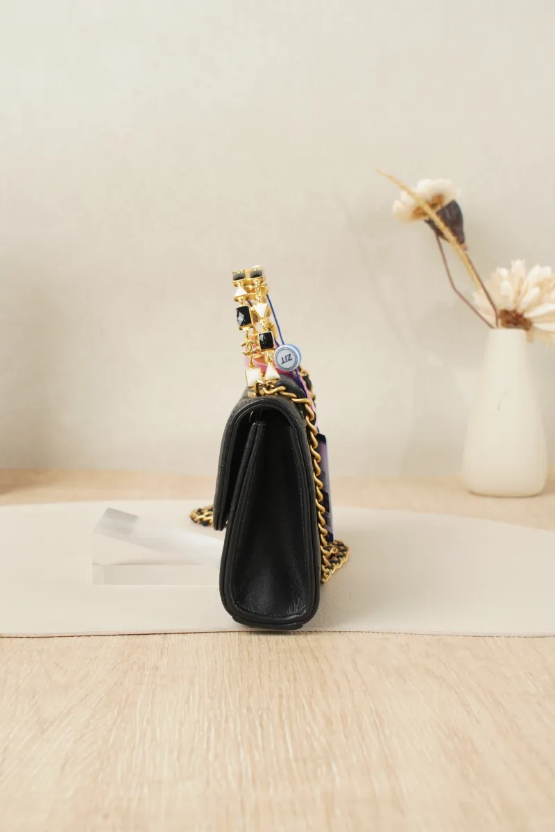 Chanel 22b kelly Black with Gold-Tone Hardware Lambskin Microchip Edition · · 18.5 × 4.5 × 10 cm — detail view 10 of 15