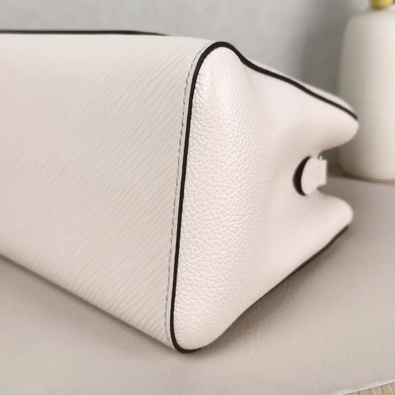Louis Vuitton Crossbody Bag Marelle Tote Top Handle Bag White Epi Embossed Calfskin BB 25 × 11 × 17 cm — detail view 6 of 14