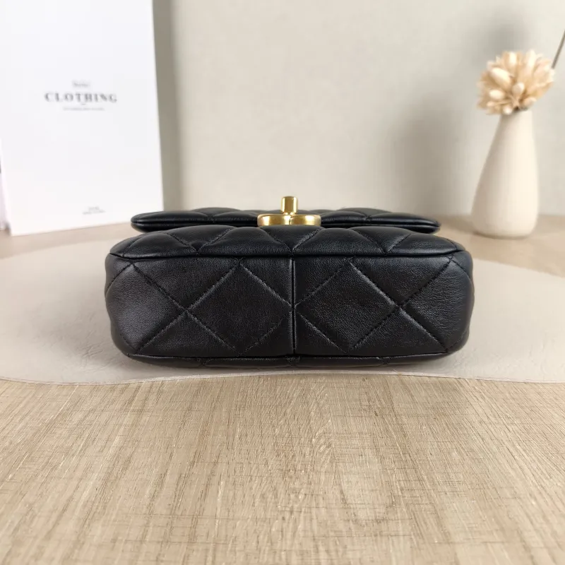 Chanel Crossbody Bag Crossbody Bag Black with Gold-Tone Hardware Lambskin One Size 18 × 5 × 15 cm — cover view 4 of 5