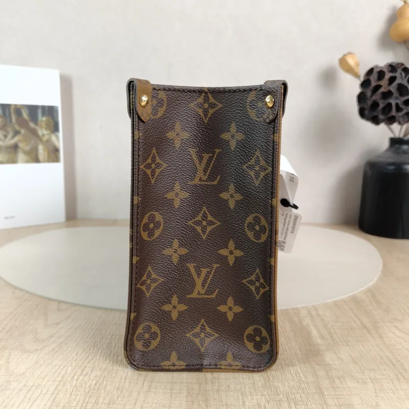 Louis Vuitton Shoulder Bag Onthego Monogram PVC Small25 × 11.5 × 19 cm — detail view 8 of 12