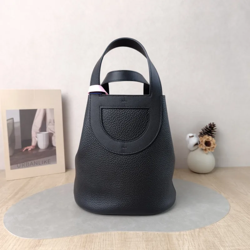 Hermès Top Handle Bag In-the-Loop 23 89Black Taurillon Clemence TC Calfskin Medium 23 × 15 × 25 cm B