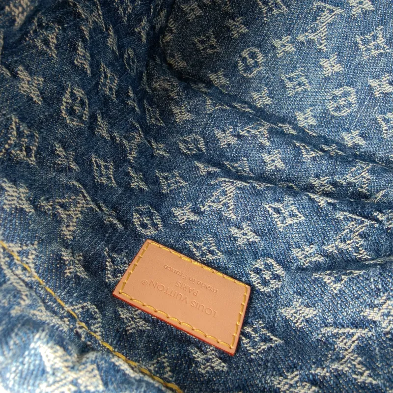 Louis Vuitton Crossbody Bag NANO NOÉ Bucket Bag Nano Blue nano 20.5 × 9 × 17.5 cm — detail view 8 of 11