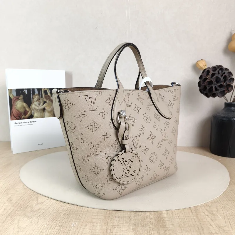 Louis Vuitton Crossbody Bag Blossom Top Handle Bag Calfskin Small20 × 12.5 × 20 cm — cover view 2 of 5