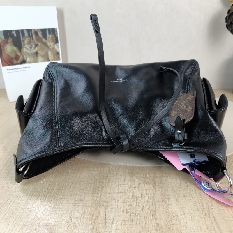 Louis Vuitton Crossbody Bag Carryall Cargo Vibe Black SL ambskin Small 33.5 × 15 × 23 cm — detail view 10 of 10