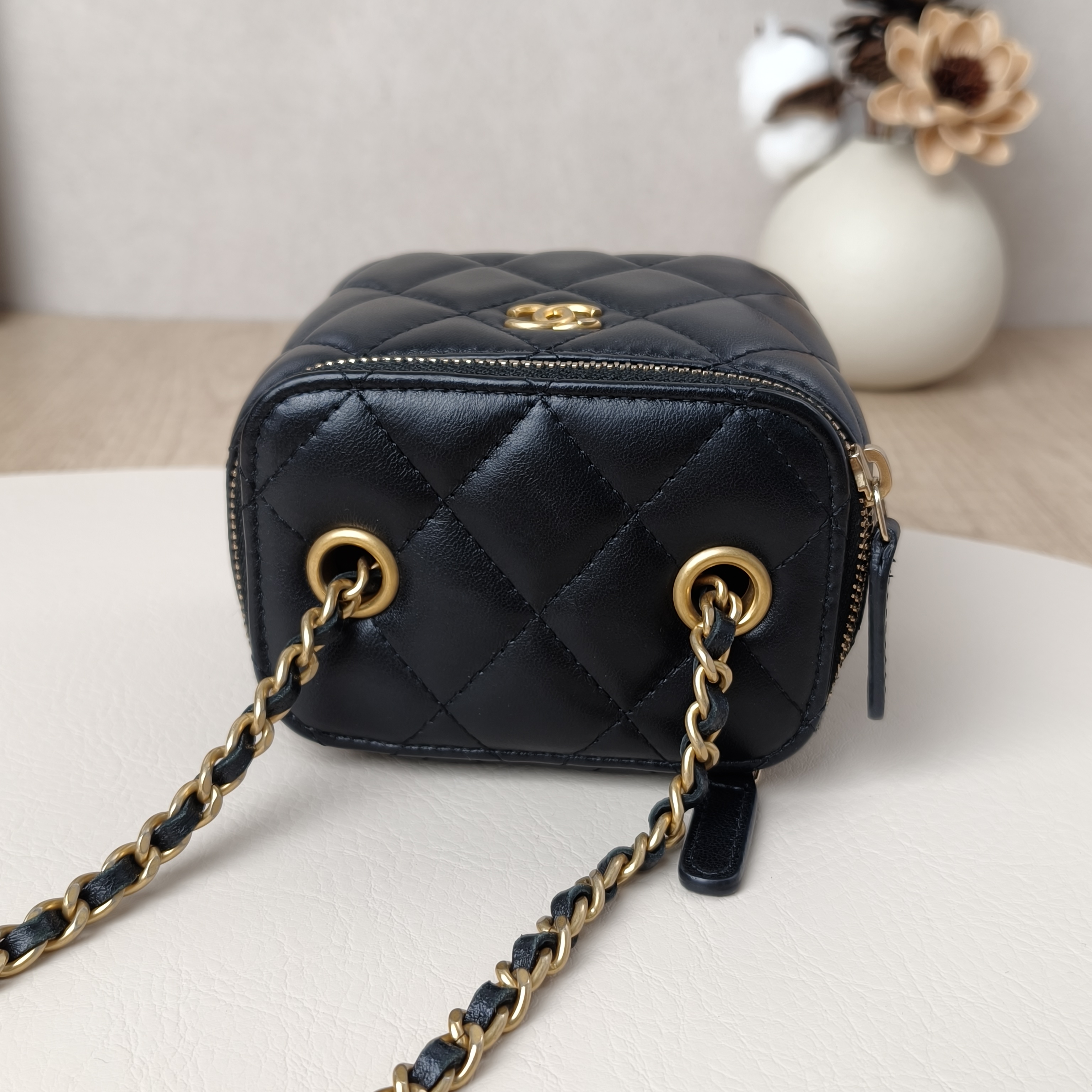 Chanel Crossbody Bag Edition Black Lambskin11 × 7 × 9 cm — cover view 5 of 10