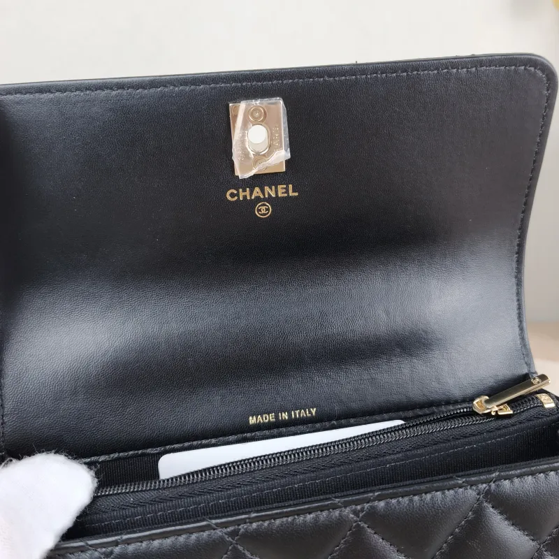 Chanel Crossbody Bag woc Black Lambskin 19 × 4 × 11.5 cm — detail view 7 of 14