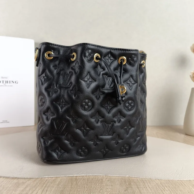 Louis Vuitton Shoulder Bag NÉONOÉ Bucket Bag Black Calfskin One Size 19.5 × 9 × 19.5 cm — cover view 3 of 5