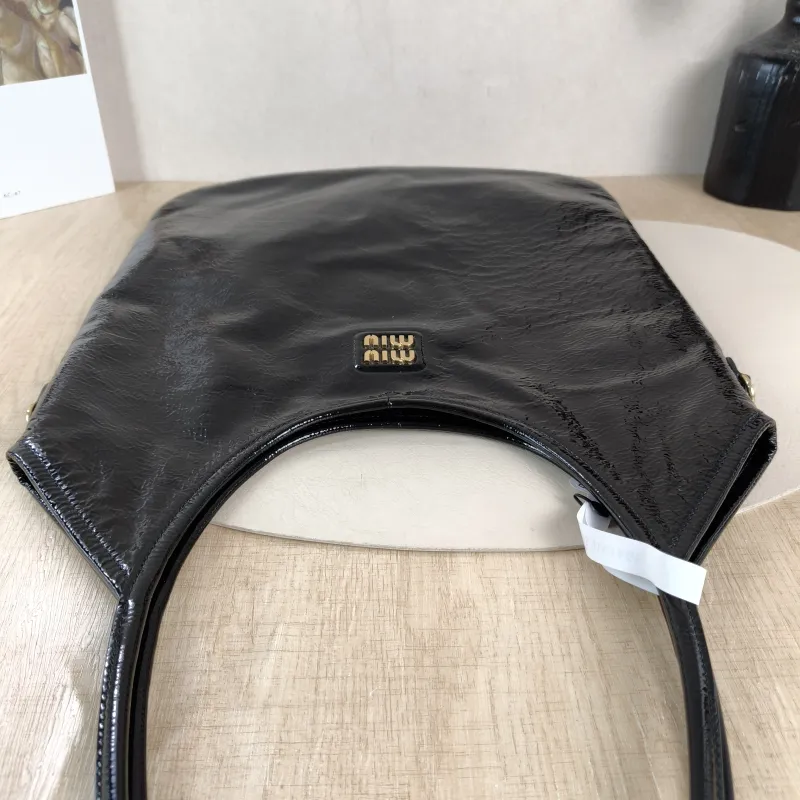 Miumiu Shoulder Bag IVY Tote Shopping Tote Black Patent Leather Medium 35*40 — detail view 4 of 10