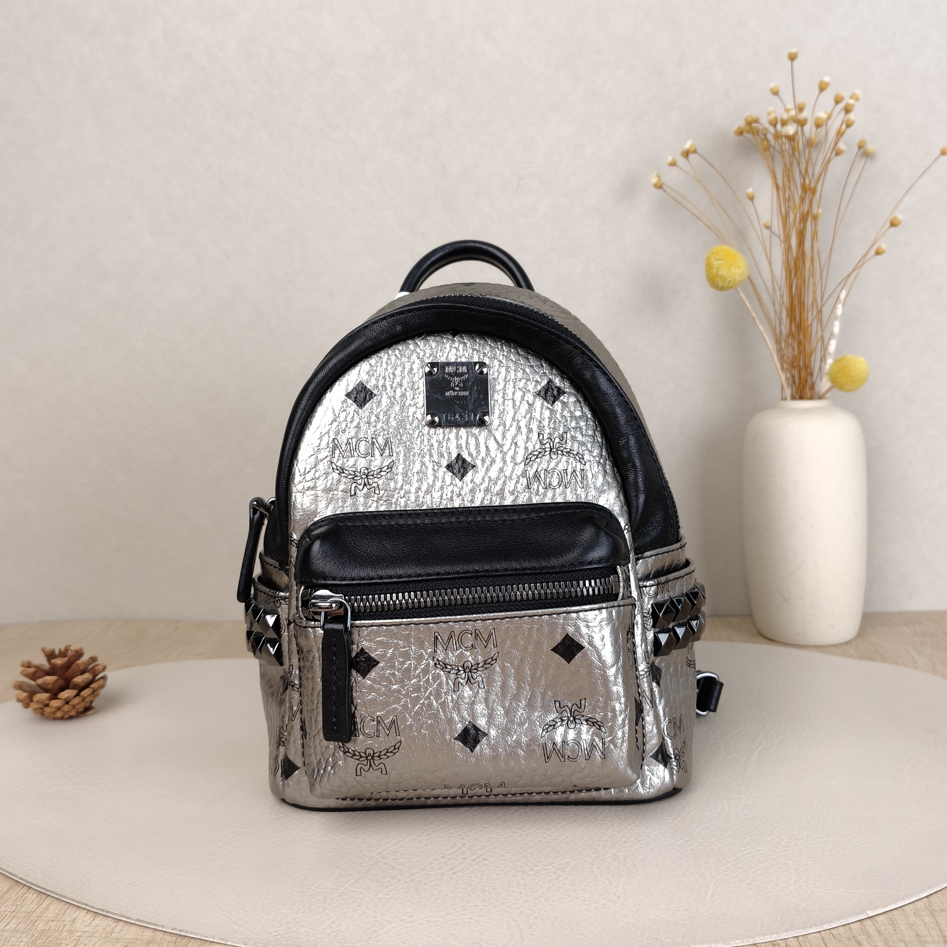 MCM Backpack Backpack Silver Calfskin16.5 × 8 × 20 cm