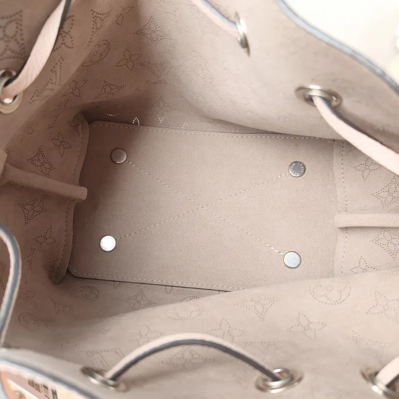 Louis Vuitton Crossbody Bag BELLA Pink Calfskin One Size 22 × 14 × 19 cm — detail view 4 of 12
