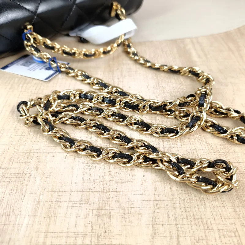 Chanel Crossbody Bag Black SL ambskin Medium25 × 8 × 16 cm — detail view 1 of 12