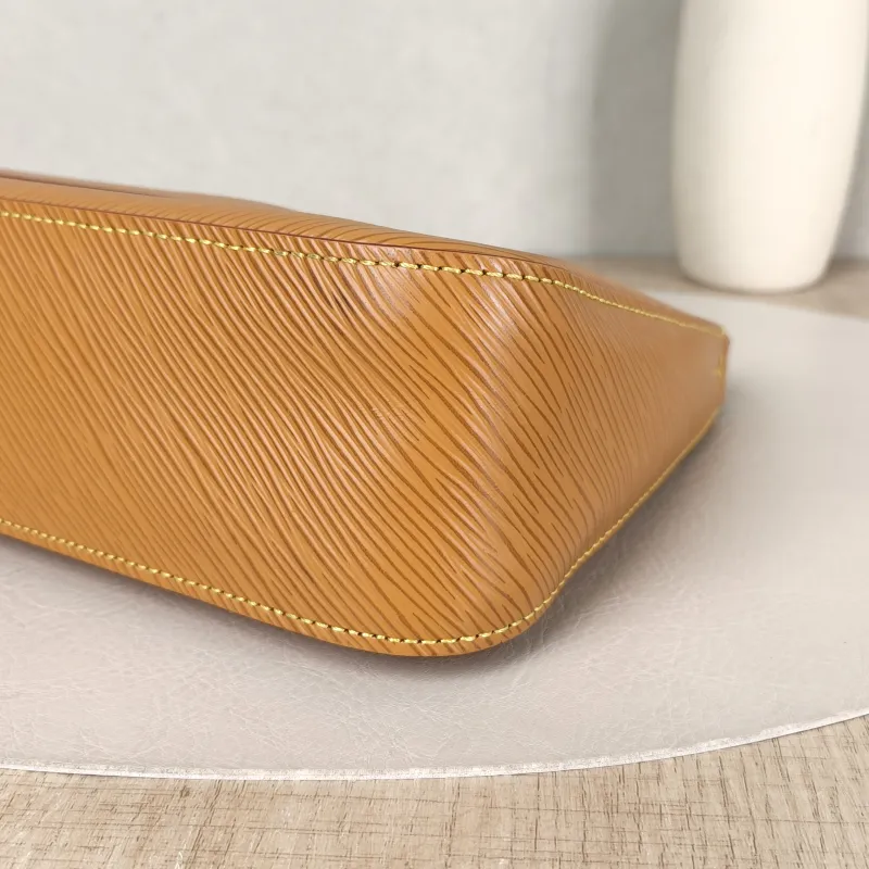 Louis Vuitton Crossbody Bag MARELLE Epi Embossed Calfskin Small 25 × 8 × 15 cm — detail view 11 of 13