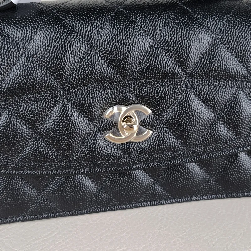 Chanel Crossbody Bag Black Grained Calfskin One Size19 × 7 × 11.5 cm — detail view 2 of 12