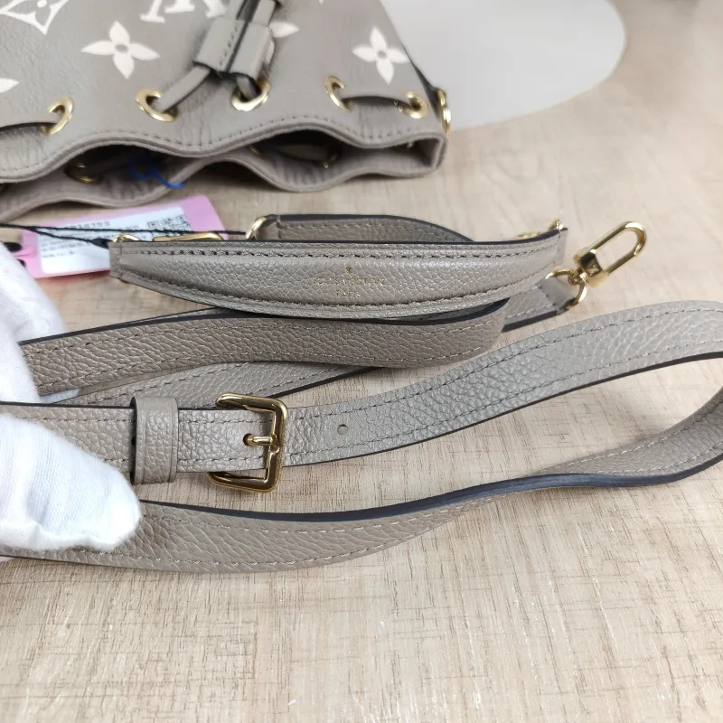 Louis Vuitton Crossbody Bag NANO NOÉ Bucket Bag Nano · White Empreinte Embossed Calfskin nano 13 × 10 × 16 cm — detail view 5 of 10