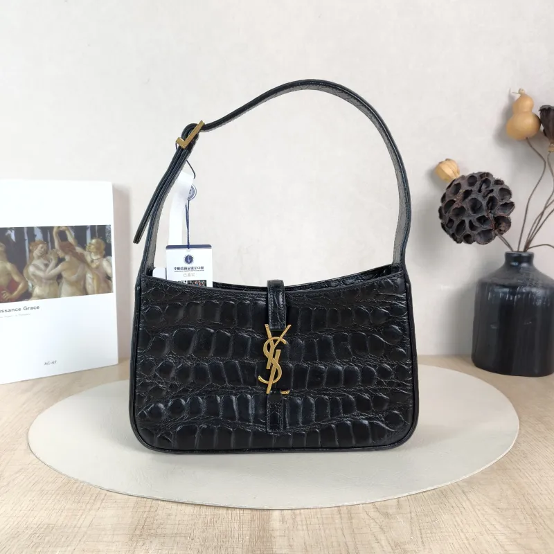 SAINT LAURENT Shoulder Bag LE 5 À 7 Black Calfskin Small 23 × 6.5 × 16 cm