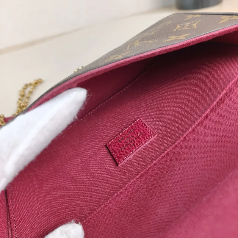 Louis Vuitton Crossbody Bag Pochette Félicie Monogram PVC Small21 × 3 × 12 cm — detail view 5 of 17