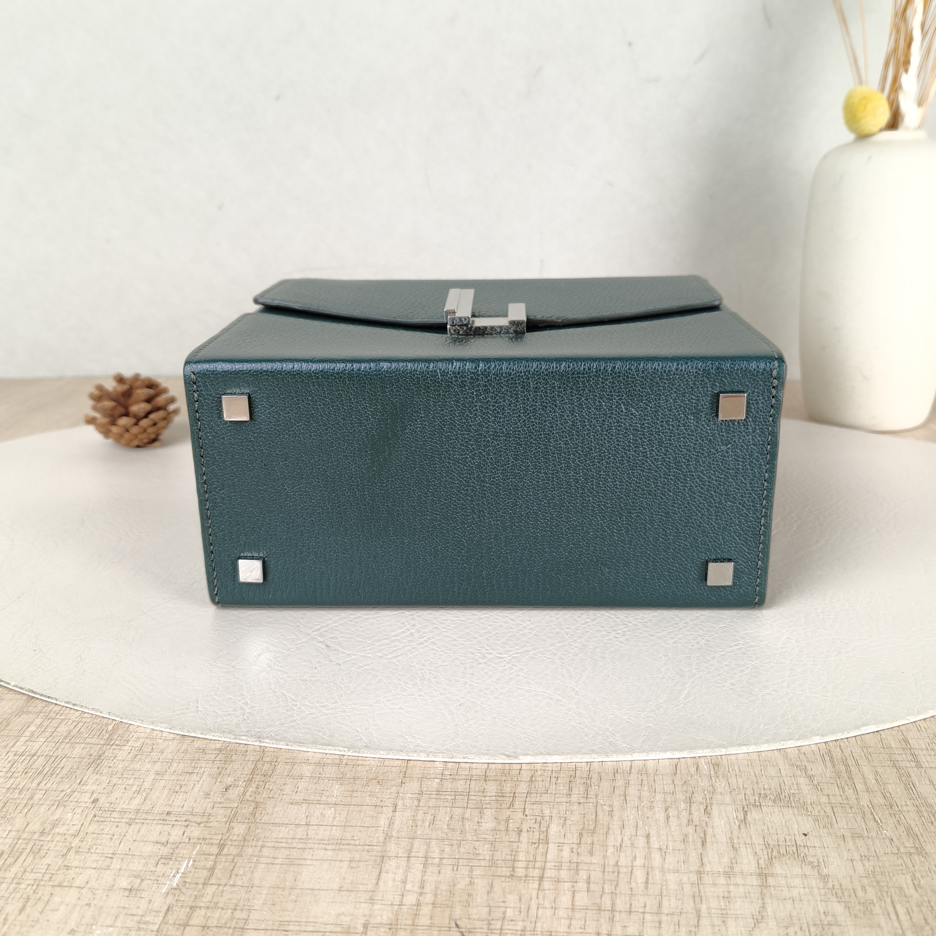 Hermès Crossbody Bag Cinhetic 18Box Bag6O Lambskin One Size18 × 8 × 17 cm — cover view 5 of 5