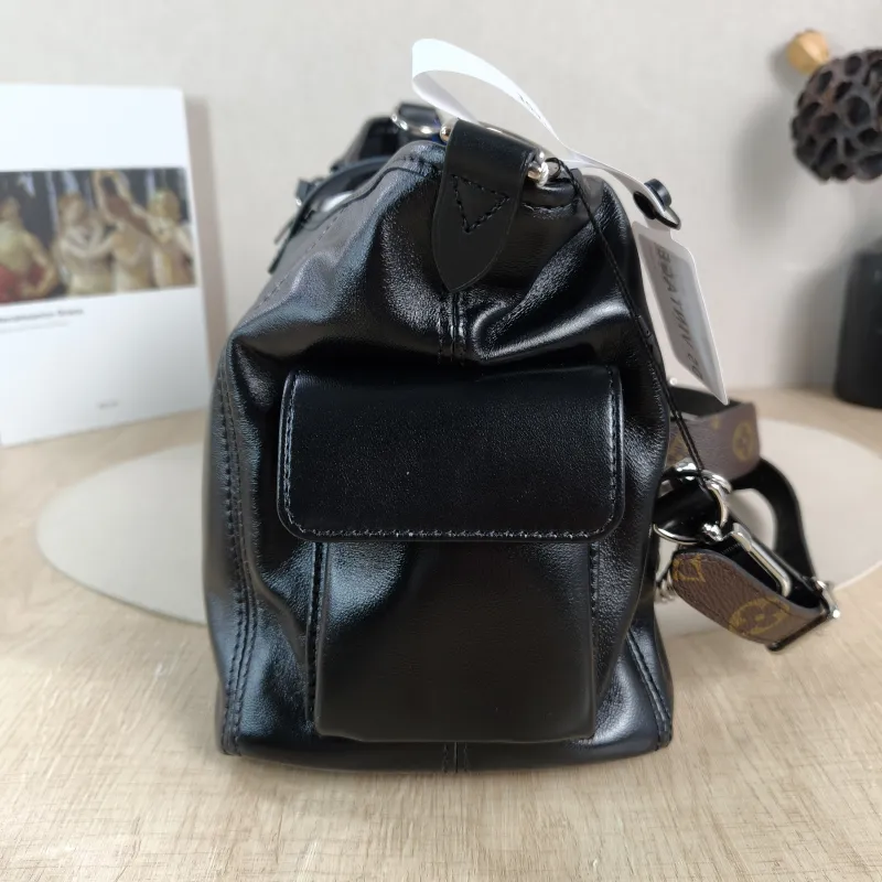 Louis Vuitton Crossbody Bag Carryall Cargo Vibe Black SL ambskin Small 33.5 × 15 × 23 cm — detail view 3 of 10