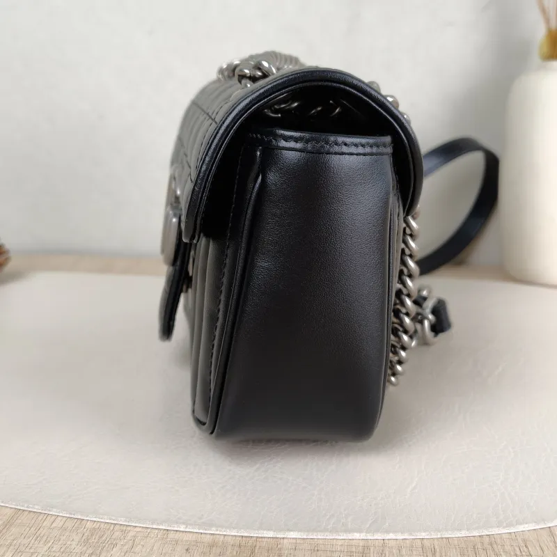 GUCCI Crossbody Bag GG Marmont Small Marmont 22 Black Calfskin Small 22 × 6 × 13 cm — detail view 1 of 11