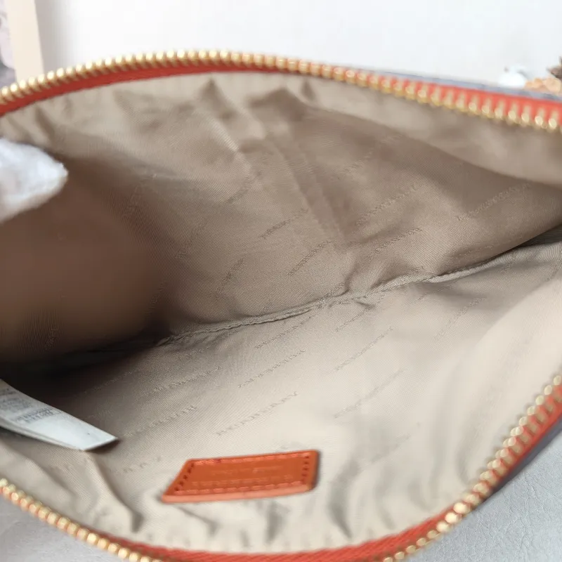 BURBERRY Clutch Clutch Calfskin One Size 24*17 — detail view 2 of 8
