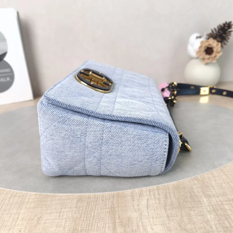 DIOR Crossbody Bag Caro Chain Bag Blue Medium25.5 × 9 × 15.5 cm — detail view 10 of 13