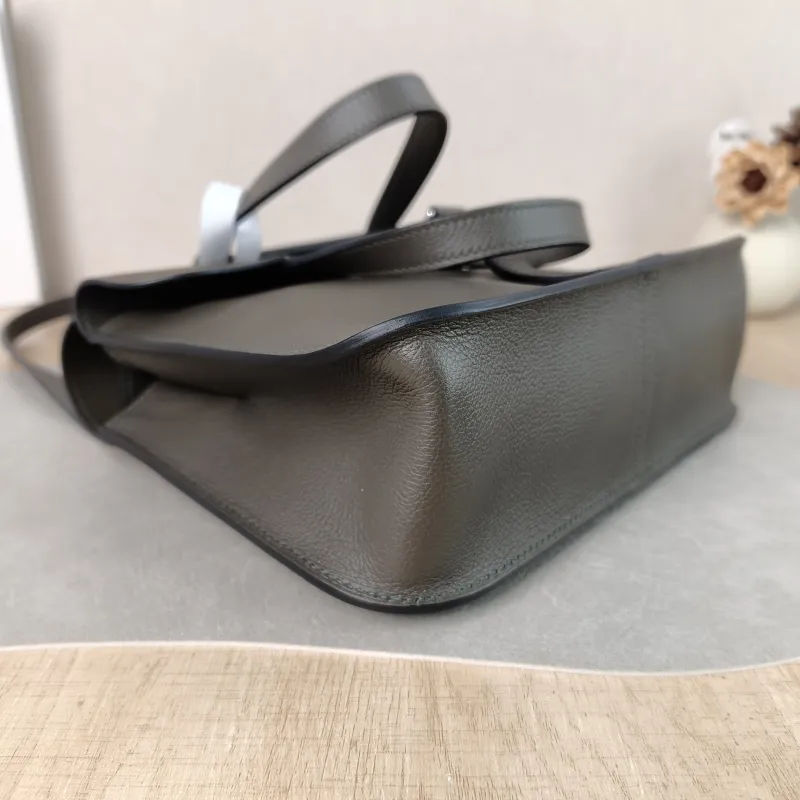 Hermès Shoulder Bag Halzan 25 C6 Green Evercolor Calfskin Small 25 × 8 × 17 cm Y — detail view 8 of 14