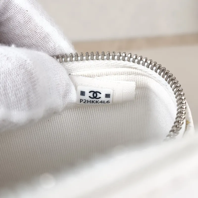Chanel Crossbody Bag lp Box Bag Top Handle Crossbody Bag White Calfskin One Size 19.5 × 5 × 17 cm — detail view 3 of 13