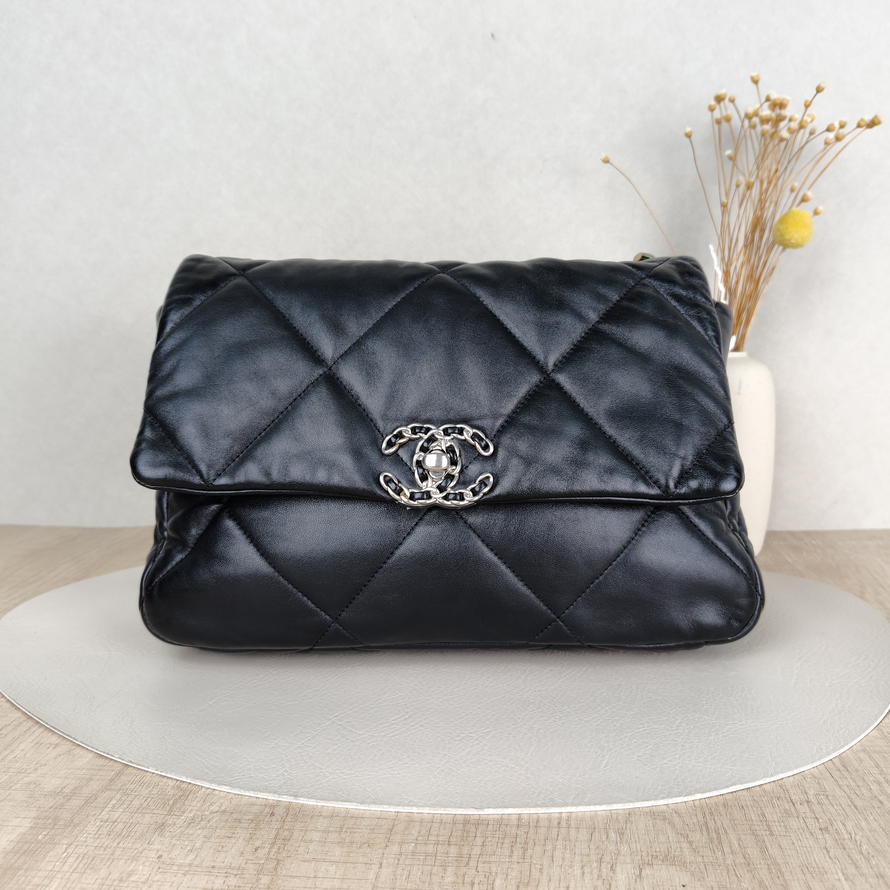 Chanel Crossbody Bag19Bag Black SL ambskin Medium30 × 10 × 20 cm