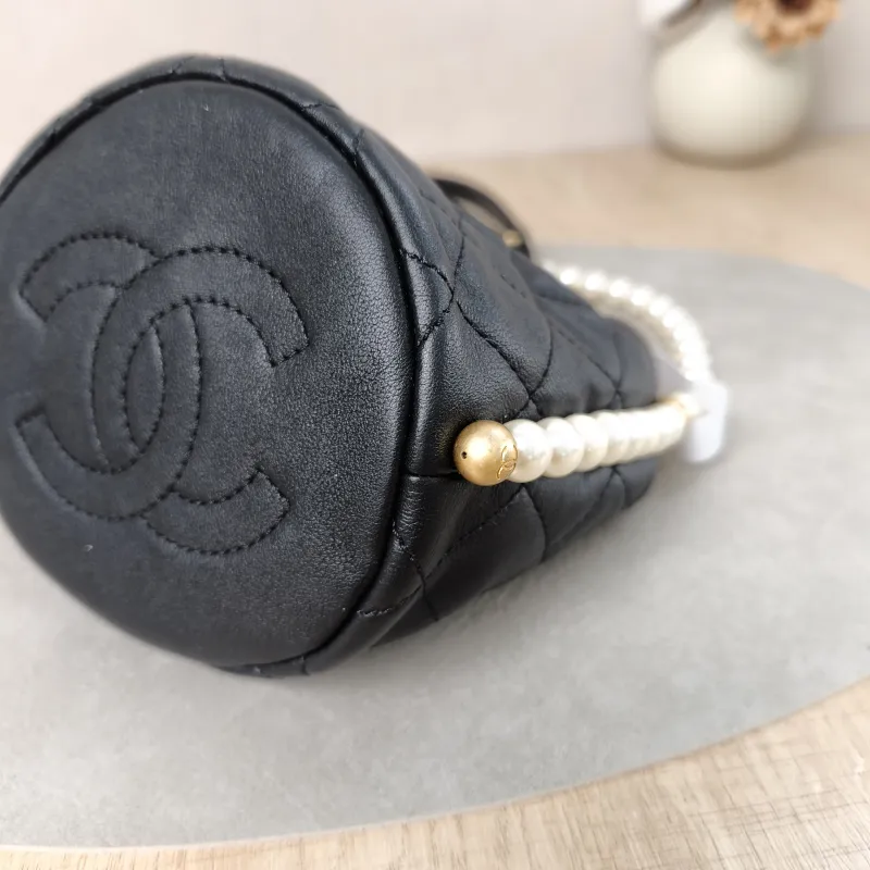 Chanel Crossbody Bag Crossbody Bag Black Calfskinmini12 × 11 × 11 cm — detail view 7 of 14