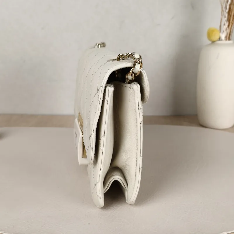 Chanel Crossbody Bagcf Collection Crossbody Bag White Calfskin One Size21 × 5 × 14 cm — detail view 2 of 14