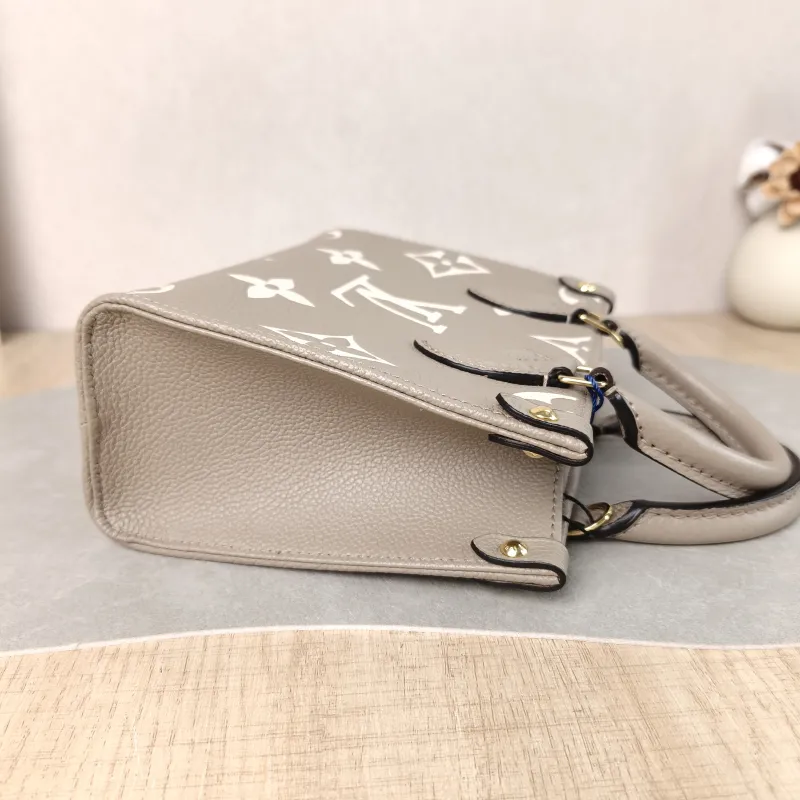 Louis Vuitton Crossbody Bag Onthego BB · White Monogram Empreinte Embossed Calfskin BB 18 × 8.5 × 15 cm — detail view 3 of 11