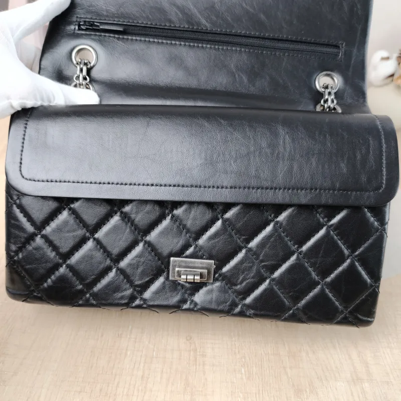 Chanel Shoulder Bag 2.55 Black Calfskin Medium 28 × 7.5 × 19.5 cm 27 — detail view 9 of 15