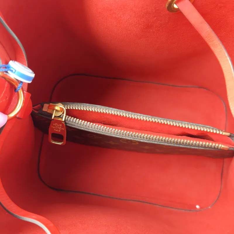 Louis Vuitton Shoulder Bag NÉONOÉ Bucket Bag PVC Medium 26 × 17.5 × 26 cm — detail view 7 of 12