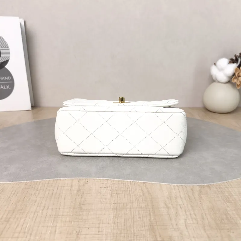 Chanel Crossbody Bag White Calfskin One Size18 × 7 × 11.5 cm — cover view 3 of 5