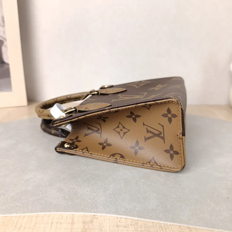 Louis Vuitton Crossbody Bag Onthego BB Monogram PVC BB 18 × 8.5 × 15 cm — detail view 12 of 14