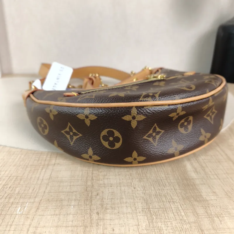 Louis Vuitton Crossbody Bag Loop Monogram PVC Small23 × 6 × 13 cm — detail view 3 of 10