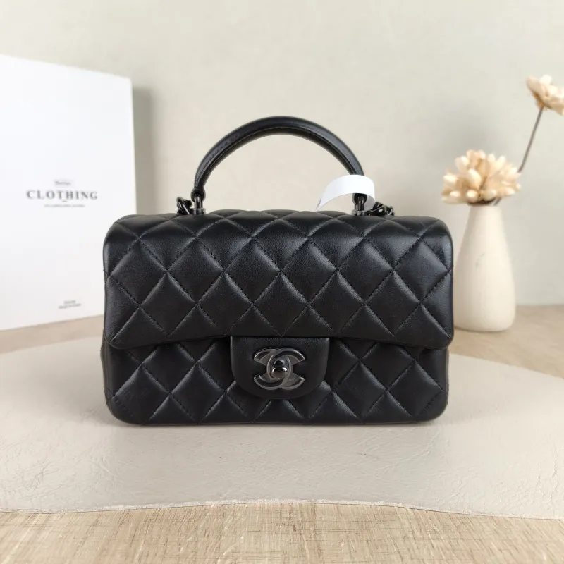 Chanel Crossbody Bag mini Black Lambskin mini 20 × 6 × 12 cm