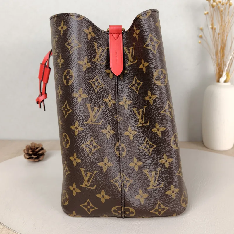 Louis Vuitton Shoulder Bag NÉONOÉ Bucket Bag PVC Medium 26 × 17.5 × 26 cm — detail view 1 of 9