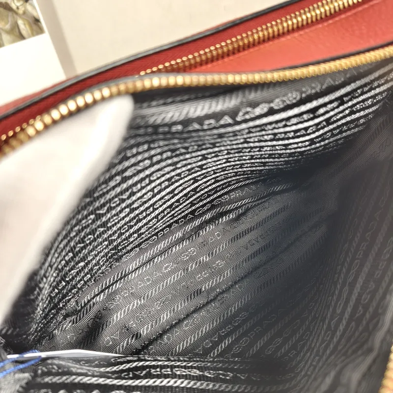 PRADA Crossbody Bag Camera Bag Red Calfskin One Size 24 × 9 × 16 cm — detail view 5 of 10