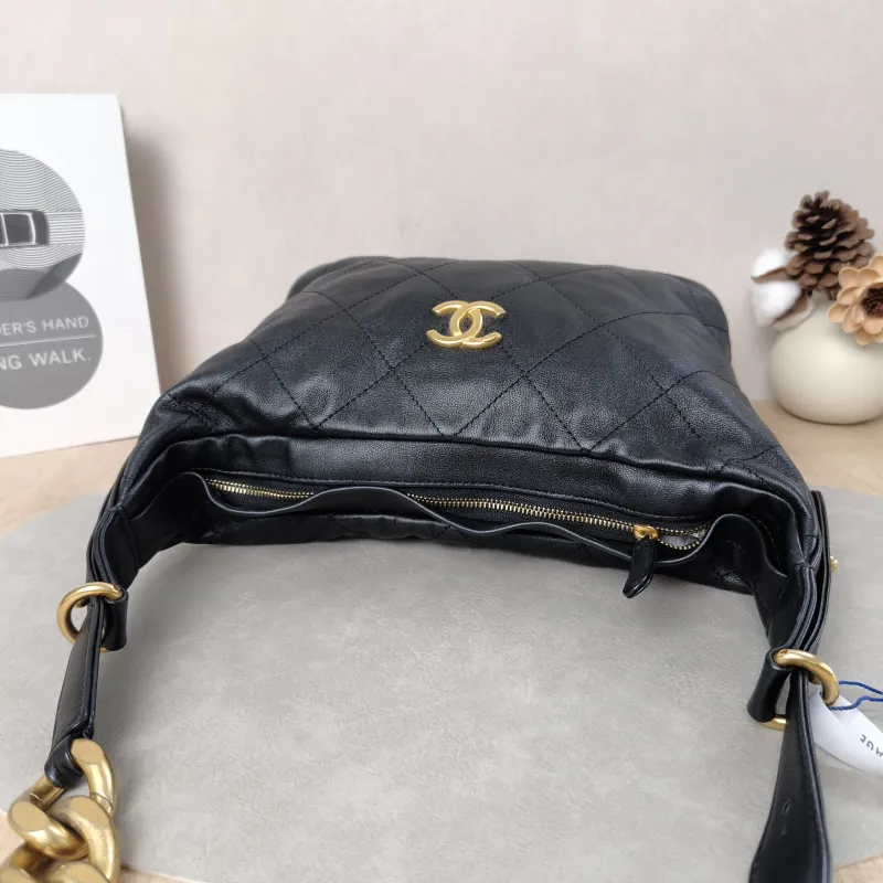 Chanel Shoulder Bag hobo Black Lambskin One Size25 × 9 × 22 cm — detail view 12 of 14