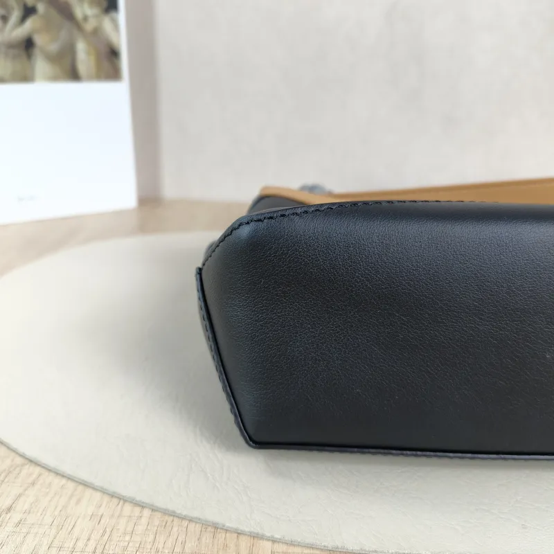 LOEWE Crossbody Bag Puzzle Black Brown Calfskin Mini 18 × 8 × 12.5 cm — detail view 4 of 13