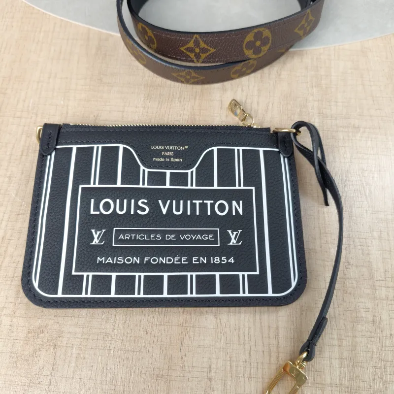 Louis Vuitton Crossbody Bag NEVERFULL INSIDE OUT BB Black PVC · Calfskin BB26.5 × 11 × 16.5 cm — detail view 3 of 17