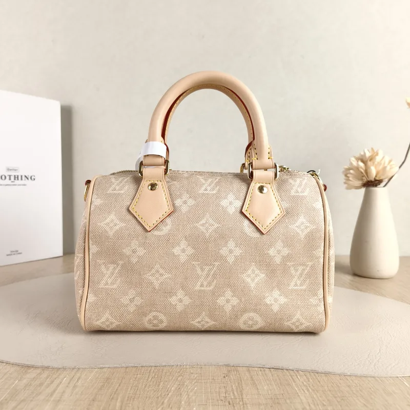 Louis Vuitton Crossbody Bag Speedy20 Beige · Charm PVC Small 20.5 × 12 × 13.5 cm